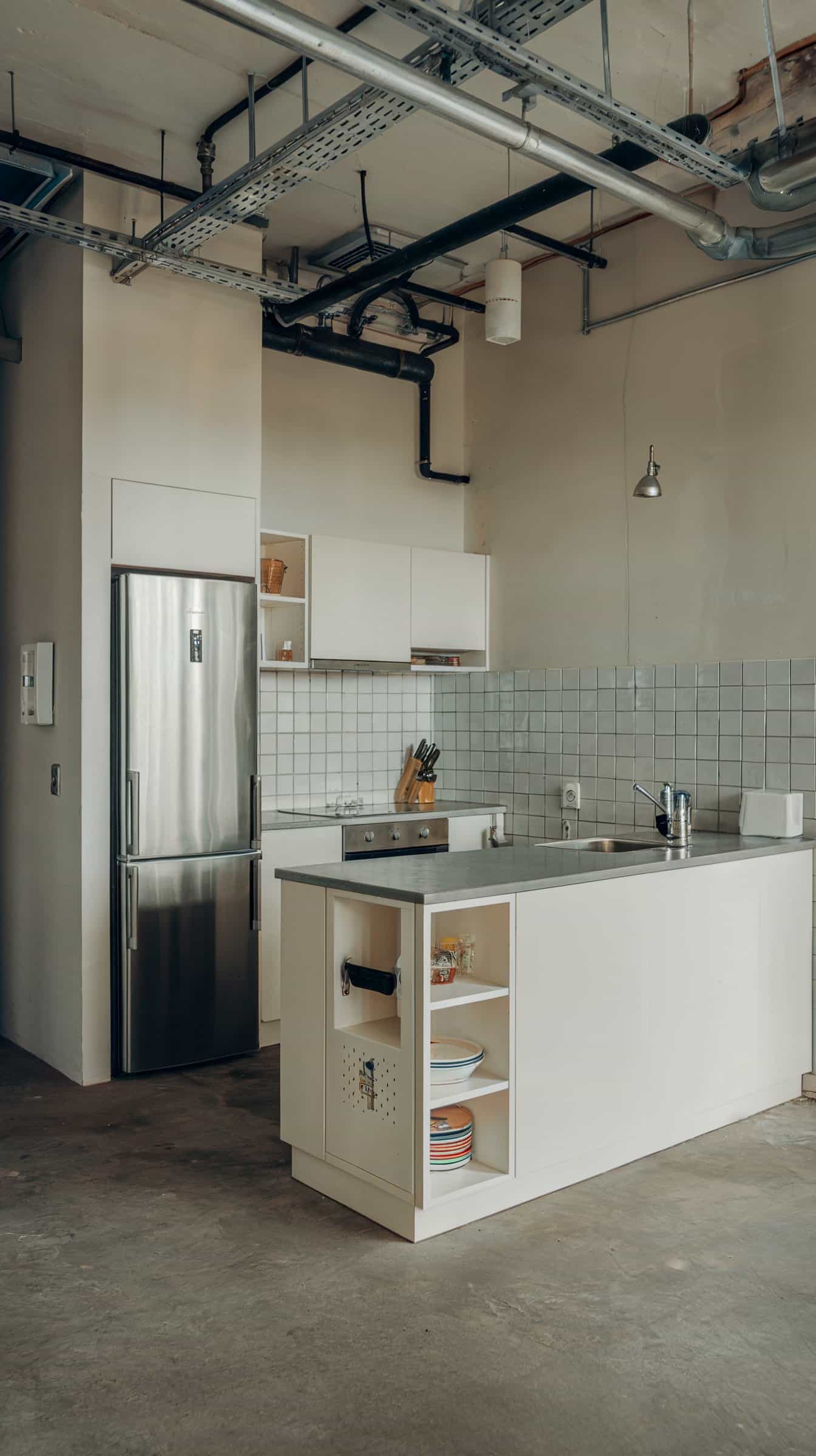 Looking for ways to maximize your kitchen? These 15 Small Apartment Kitchen Ideas to Maximize Small Spaces will help you create an efficient and stylish space.