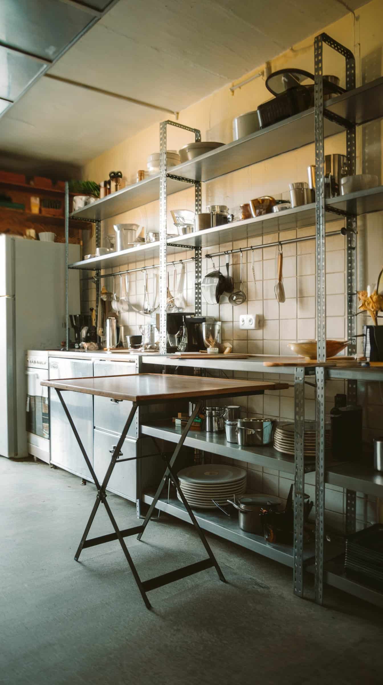 Looking for ways to maximize your kitchen? These 15 Small Apartment Kitchen Ideas to Maximize Small Spaces will help you create an efficient and stylish space.