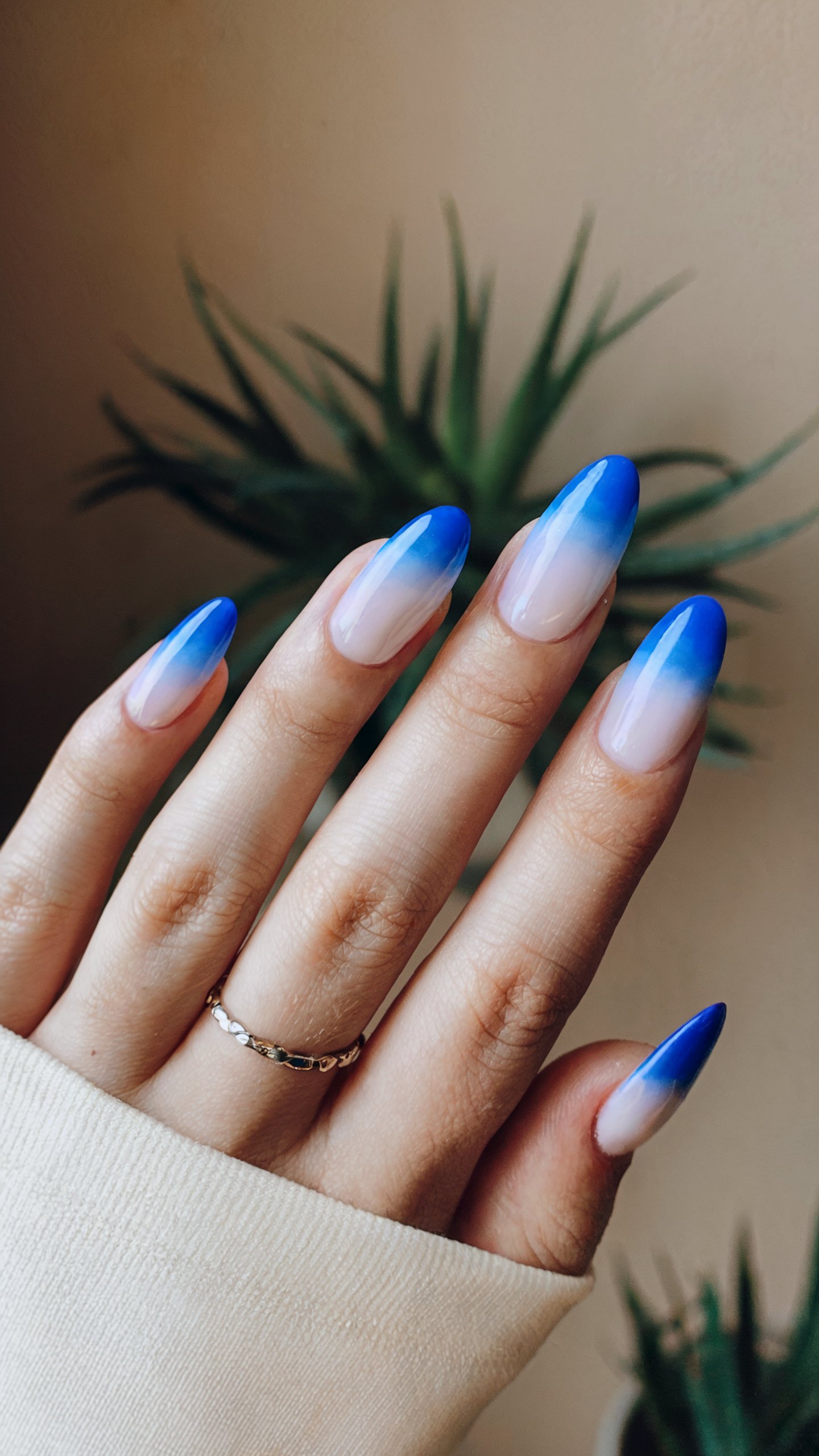 Complete your look with these 10 stunning graduation nails ideas. From milky swirls to graduation cap accents, find the perfect design for your celebration.