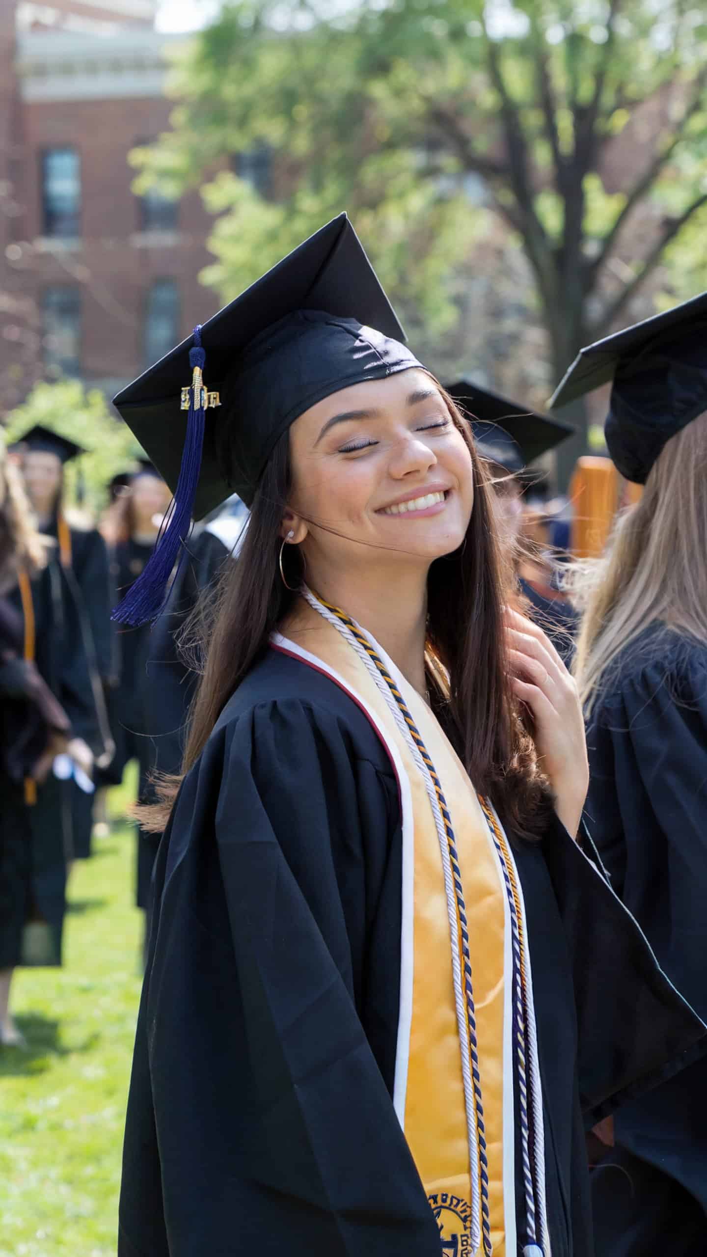 Capture the perfect moment with these 10 creative graduation poses. From cap tosses to reflective gazes, make your graduation photos truly unforgettable.