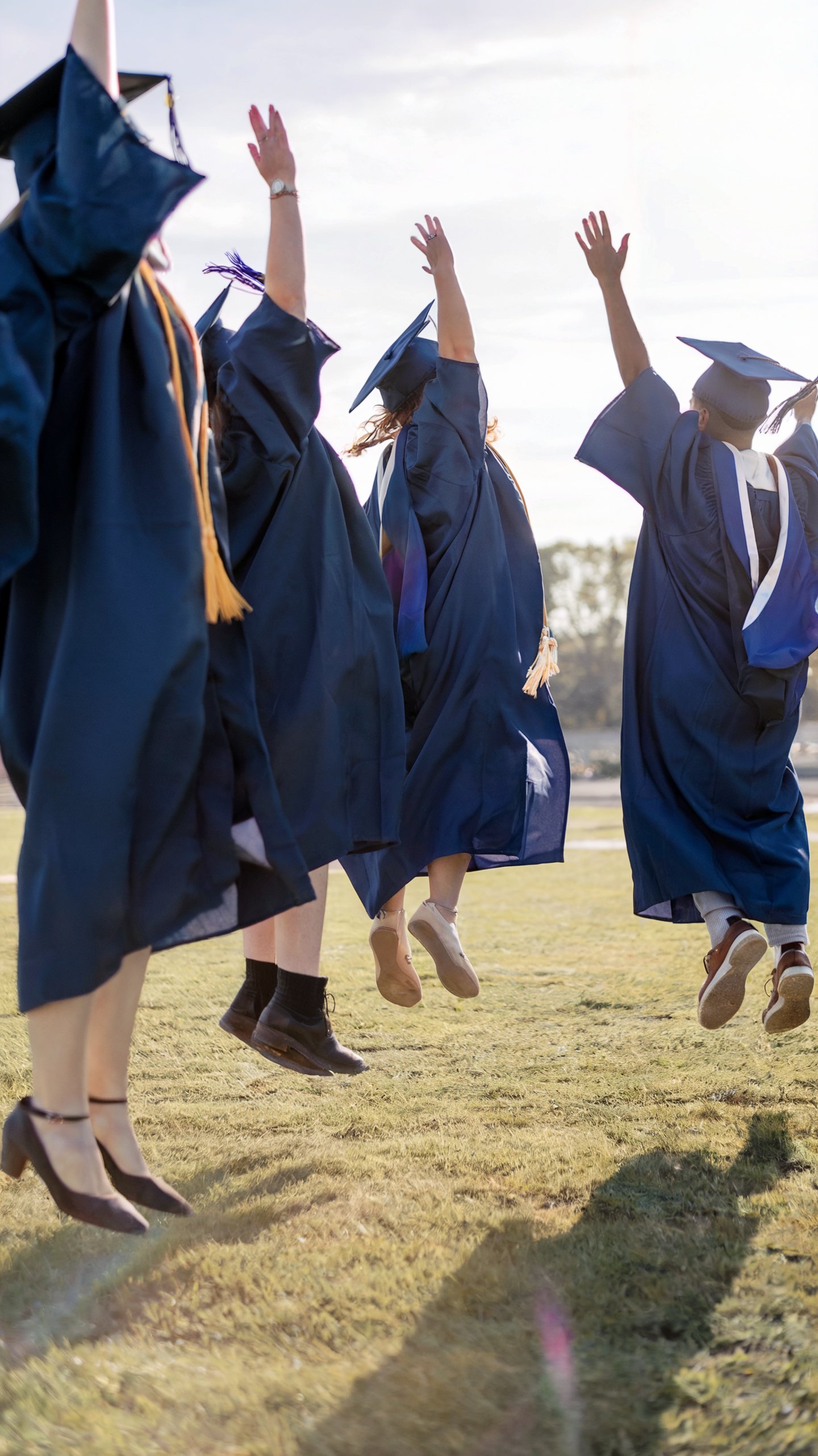 Capture your special day with these 10 creative graduation shoot ideas. From cap tosses to confetti celebrations, these ideas will make your photos unforgettable.