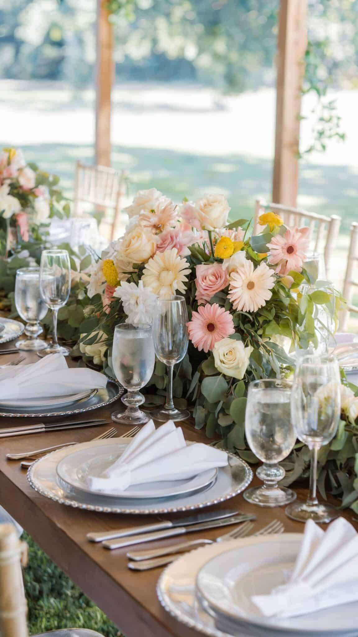 Creative Summer Wedding Table Decor to Impress Your Guests - 2026