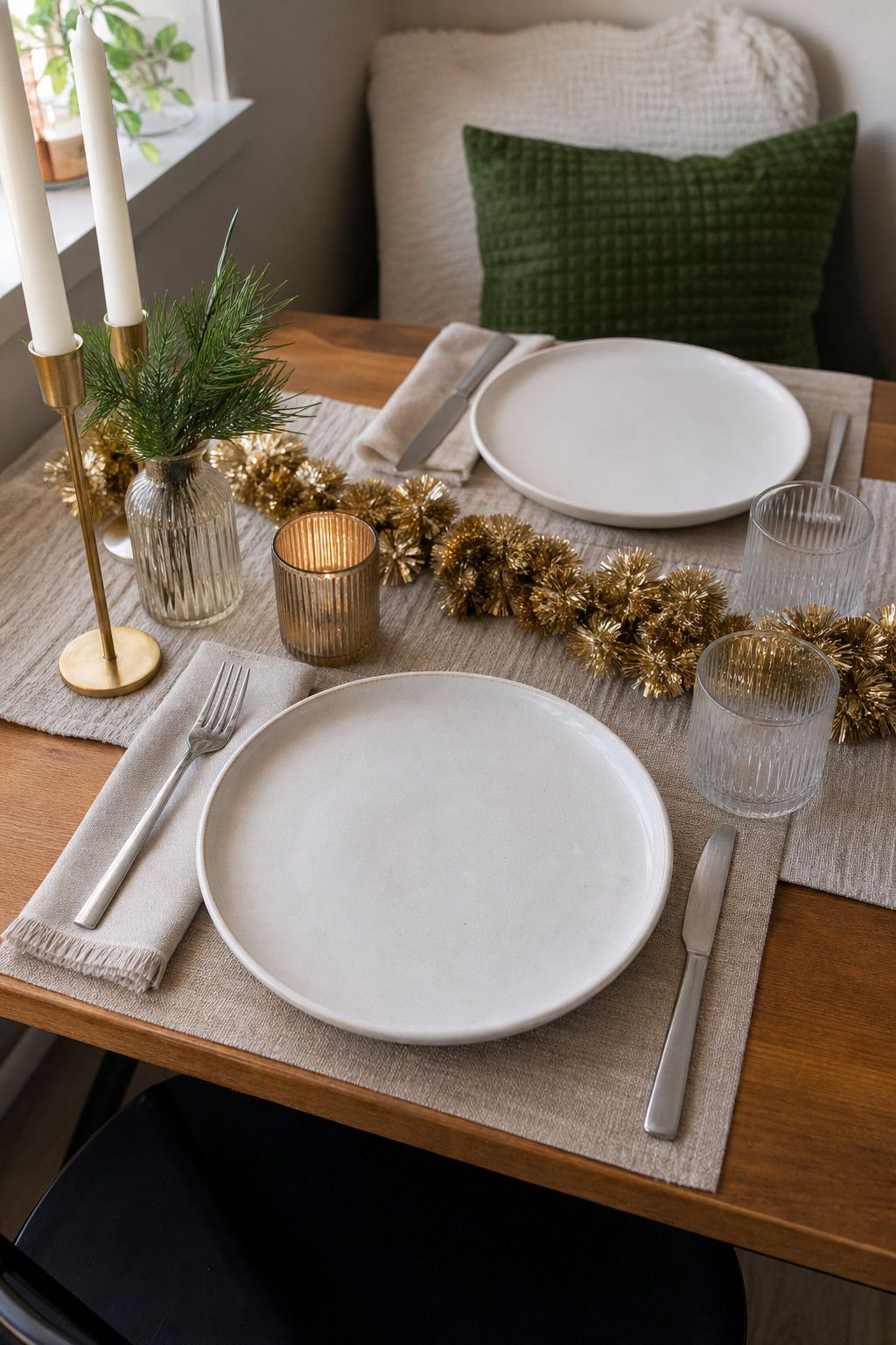 Start With Gold or Silver Charger Plates small apartment idea for Top 17 Best New Year Table Setting Ideas for Small Apartments.