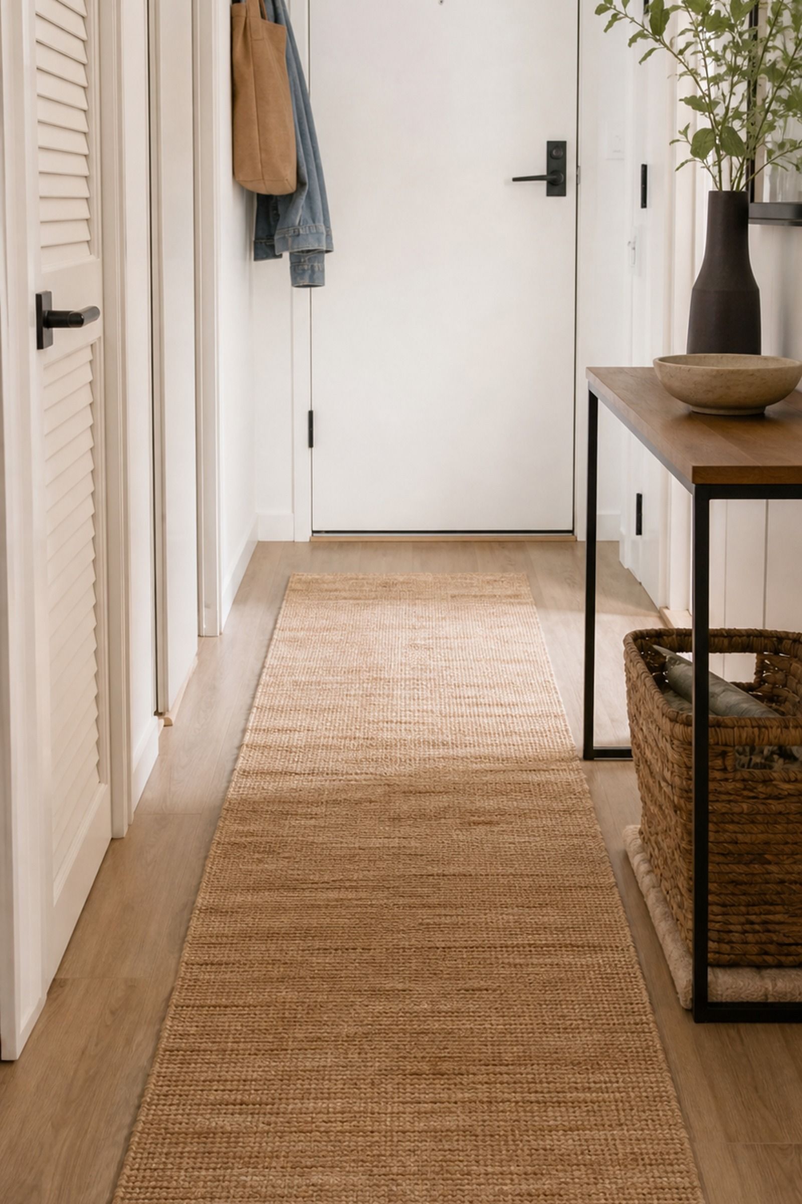 Lightweight Cotton or Jute Runner small apartment idea for Top 18 Entryway Summer Decor Ideas for Apartments.