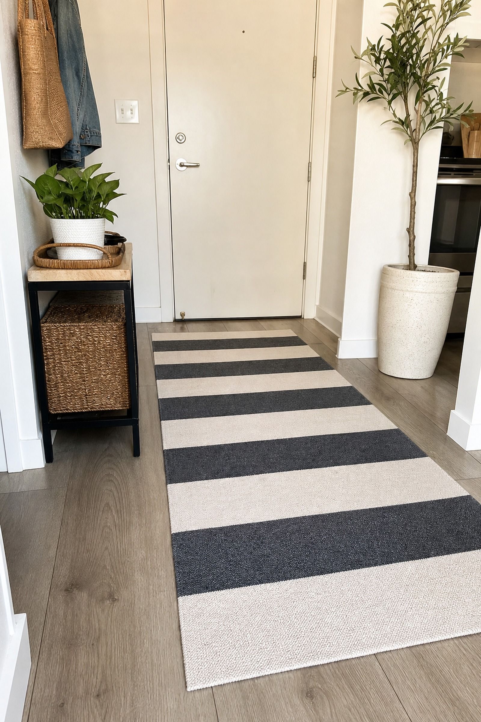 Indoor-Outdoor Striped Rug small apartment idea for Top 18 Entryway Summer Decor Ideas for Apartments.
