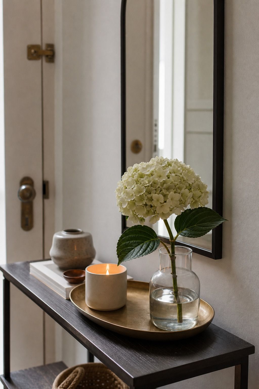 Single-Stem Hydrangea Statement small apartment idea for Top 17 Entryway Table Summer Decor Ideas for Apartments.