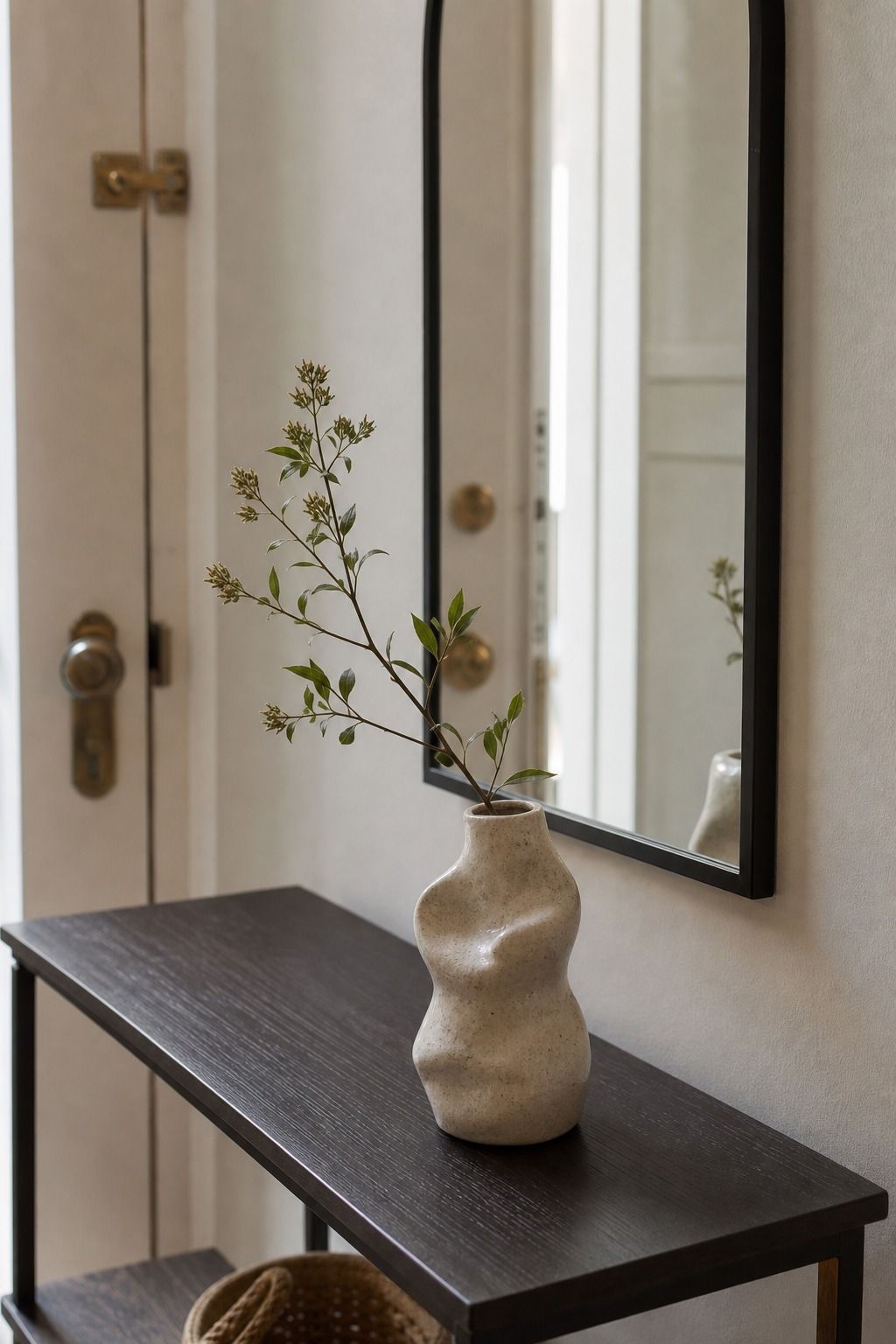 Single Sculptural Vase small apartment idea for Top 17 Entryway Table Summer Decor Ideas for Apartments.