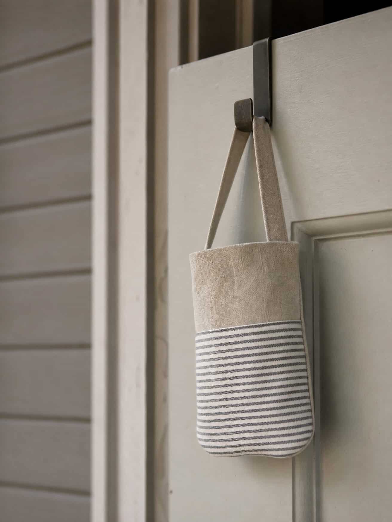 Hanging fabric door hanger with stripes, a summer door hanger idea