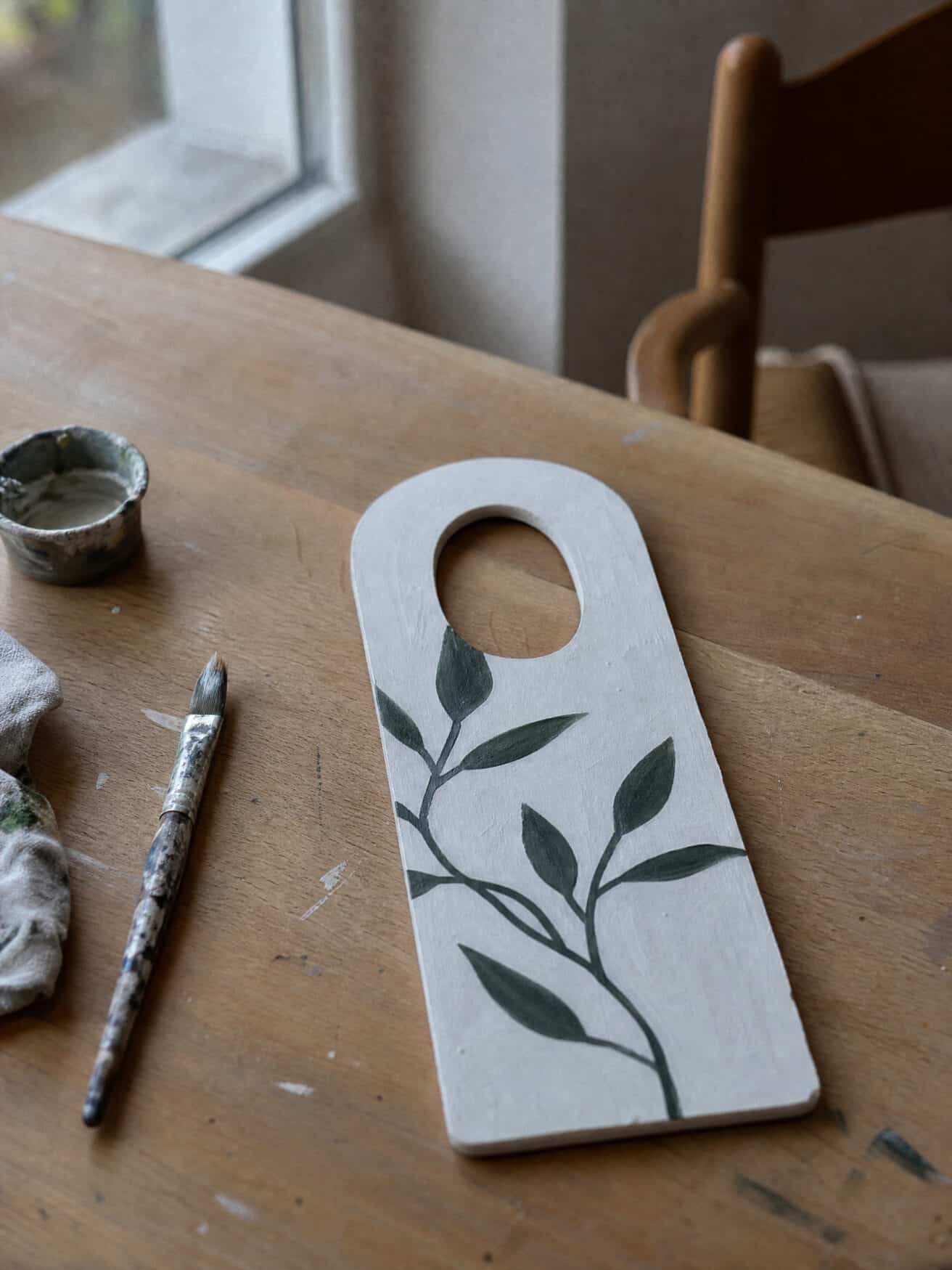 DIY summer door hanger idea: white hanger with painted green branch