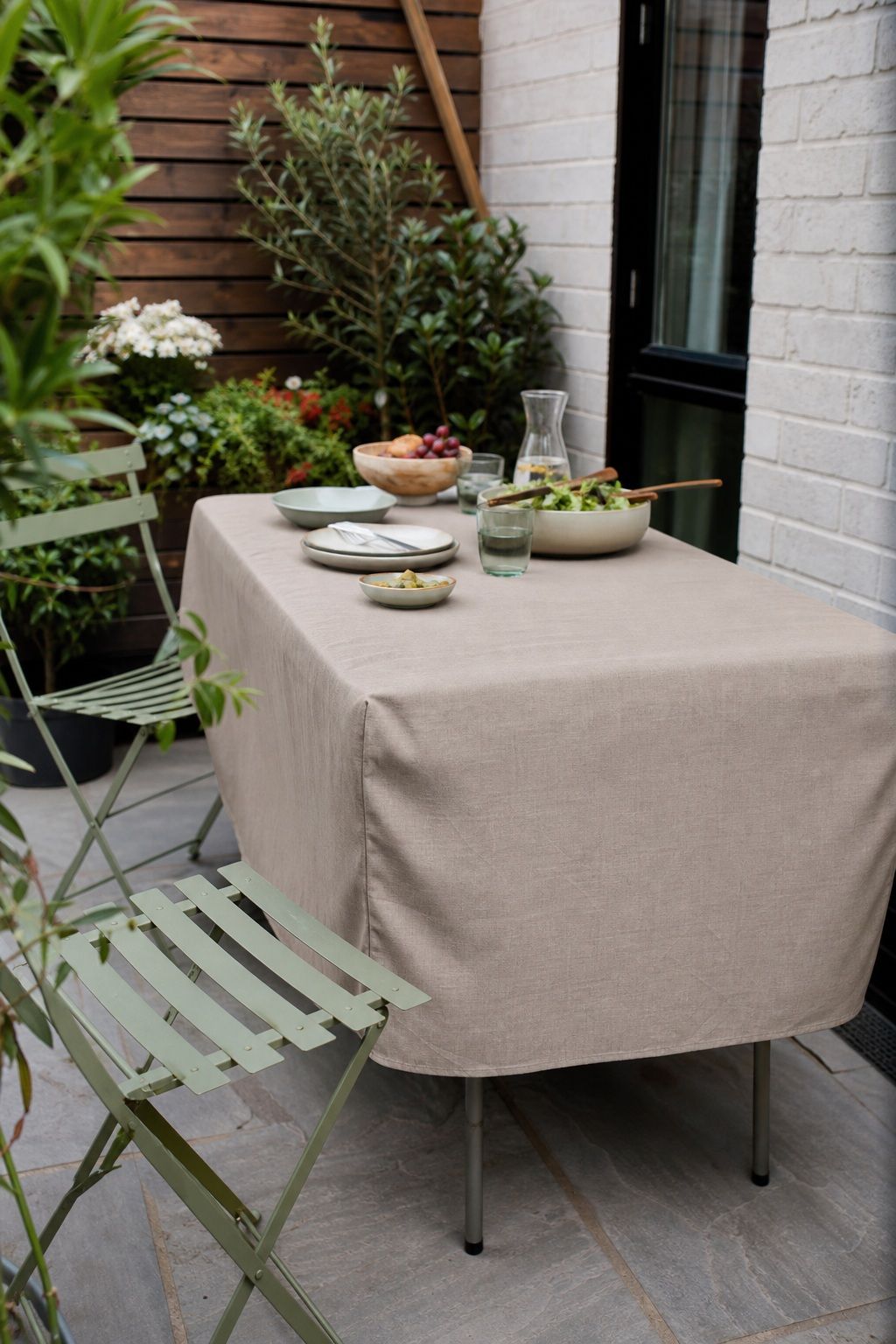 Fitted Waterproof Outdoor Tablecloth small apartment idea for 20 Outdoor Entertaining Essentials From Amazon for Your Next Summer Party.